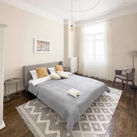 아파트 Selanik Home *